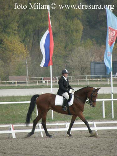 PB010472